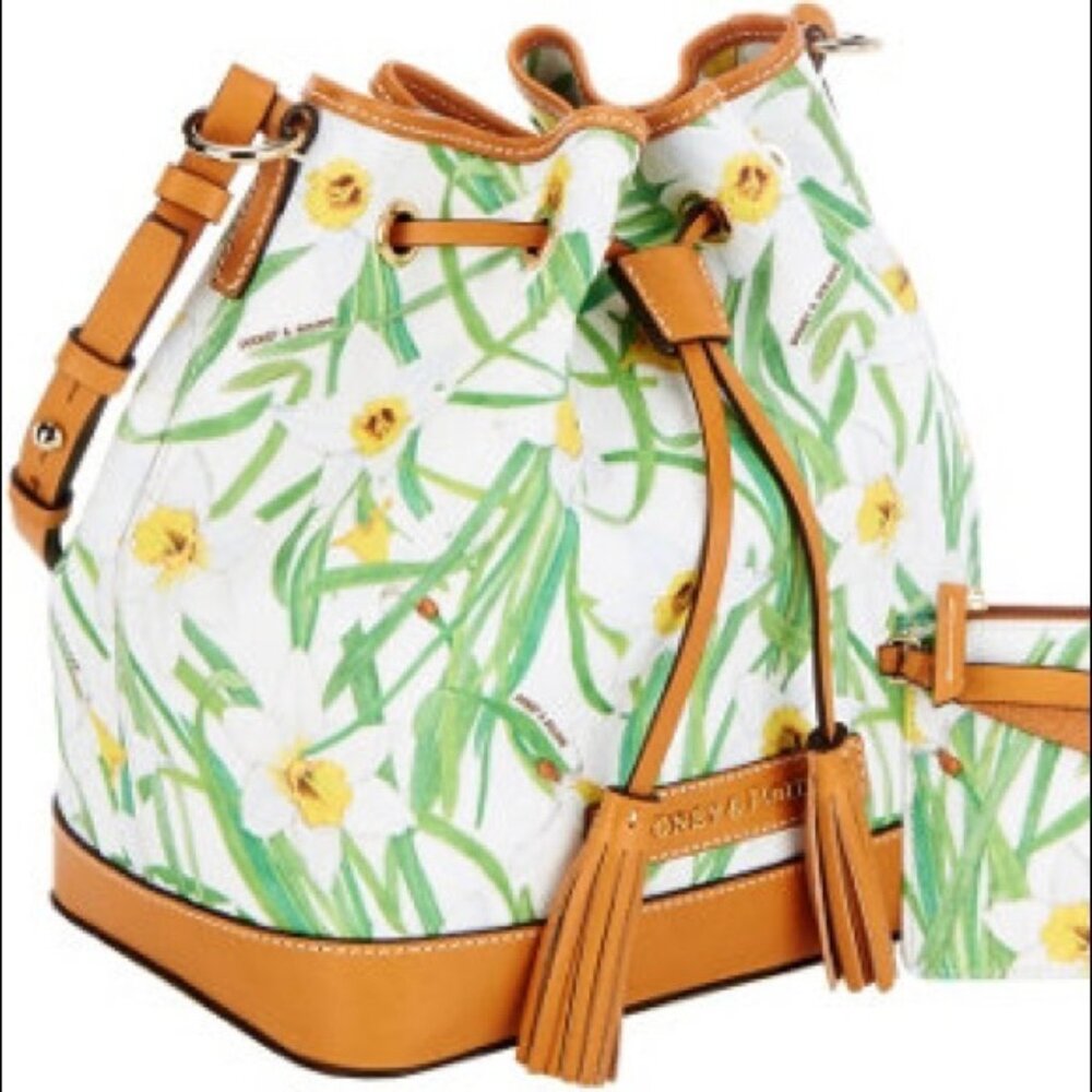 DOONEY & BOURKE White Daffodil Drawstring Bucket Tote w/Wristlet NWT